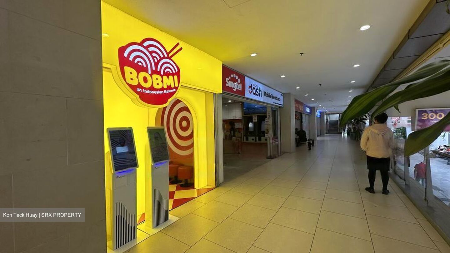 Lucky Plaza (D9), Shop House #454130291